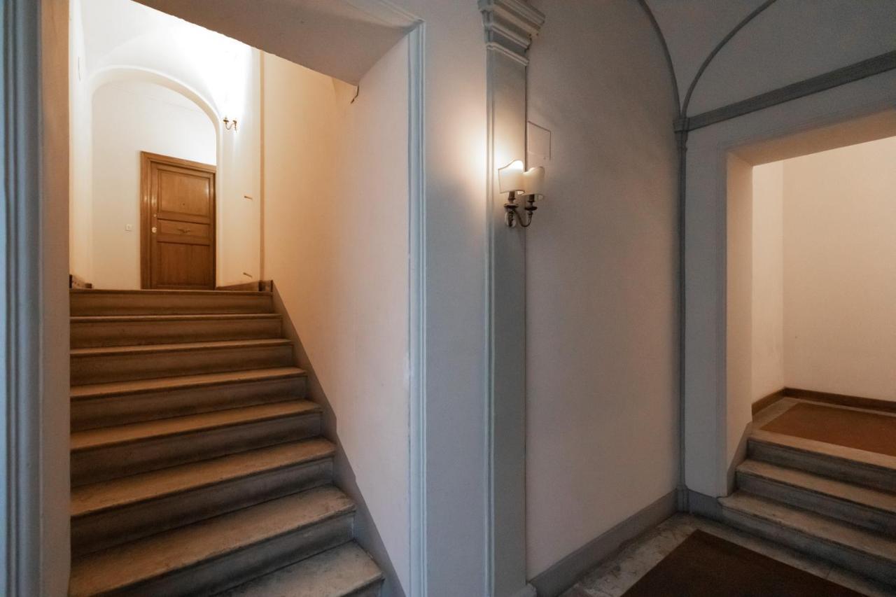 Апартаменты Chic And Style In Historical Via Giulia Рим Экстерьер фото